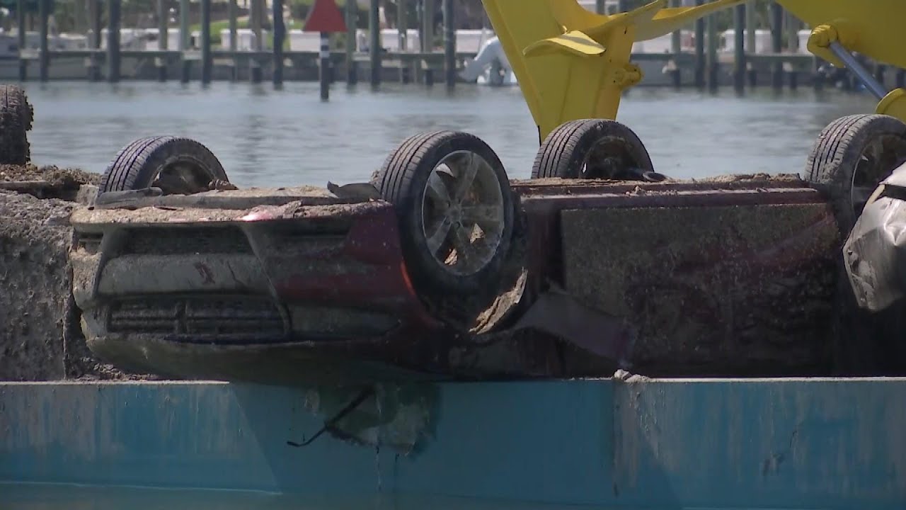 Sunken Cars From Hurricane Ian Pulled Out of Water